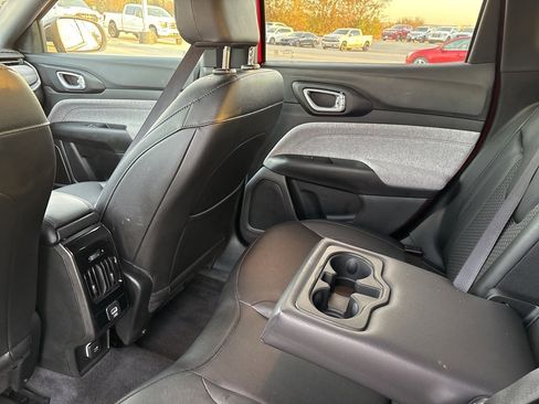 Used 2025 Jeep Compass Latitude image 22