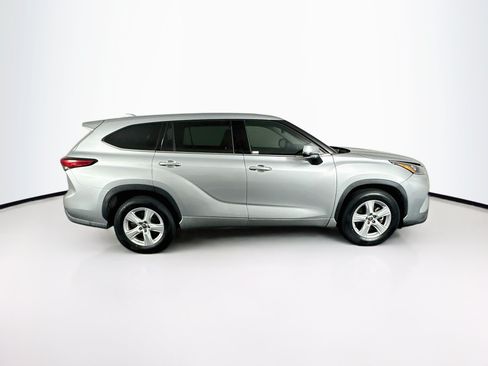 Used 2020 Toyota Highlander L FWD image 10