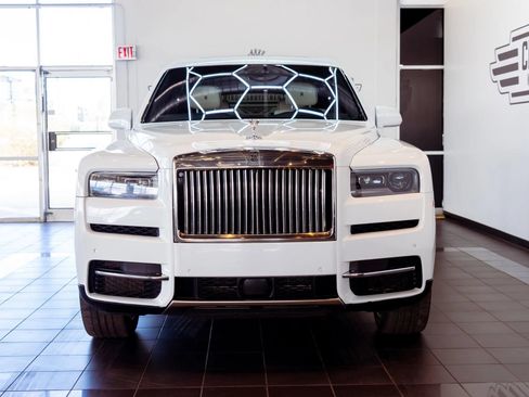 Used 2019 Rolls-Royce Cullinan AWD/4WD image 2