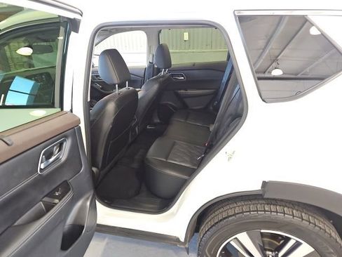 Used 2023 Nissan Rogue Platinum AWD/4WD image 18