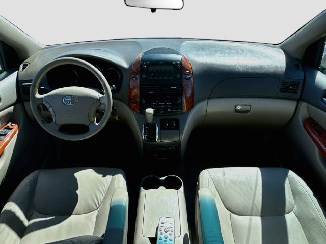 Used 2008 Toyota Sienna XLE w/ Towing Prep Pkg FWD image 16