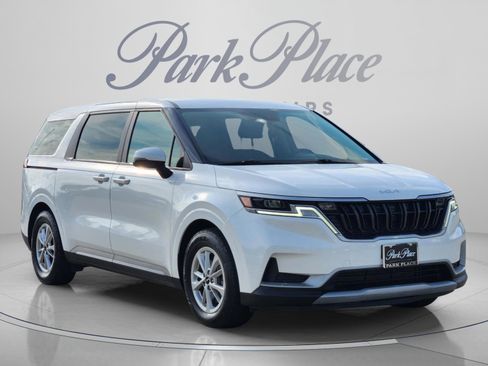 Used 2023 Kia Carnival LX FWD image 4