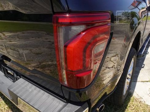 Used 2024 Ford F150 Lariat w/ FX4 Off-Road Package AWD/4WD image 35