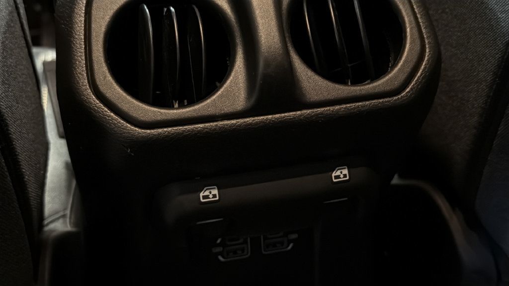 Used 2025 Jeep Wrangler Unlimited Sahara AWD/4WD image 16