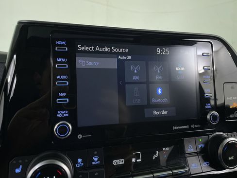 Used 2021 Toyota Highlander XLE image 15