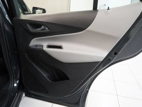 Used 2020 Chevrolet Equinox LS FWD image 30