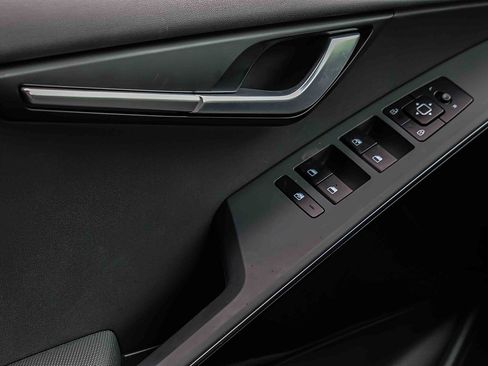 Certified 2025 Kia Niro EX w/ EX Cold Weather Package FWD image 22