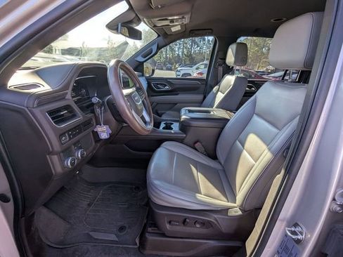 Used 2023 GMC Yukon XL SLT image 11