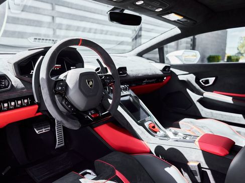 Used 2023 Lamborghini Huracan Tecnica RWD image 2