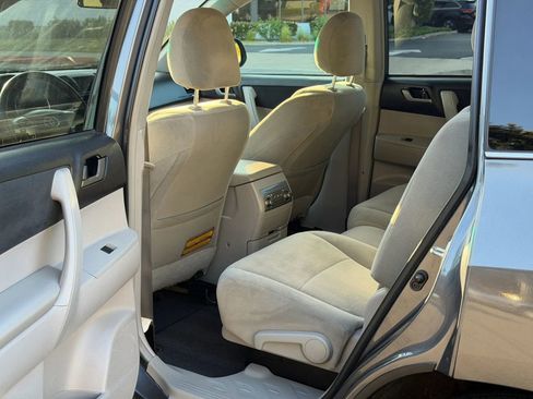 Used 2013 Toyota Highlander Plus image 4