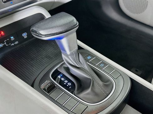 Used 2025 Hyundai Kona SEL FWD image 25