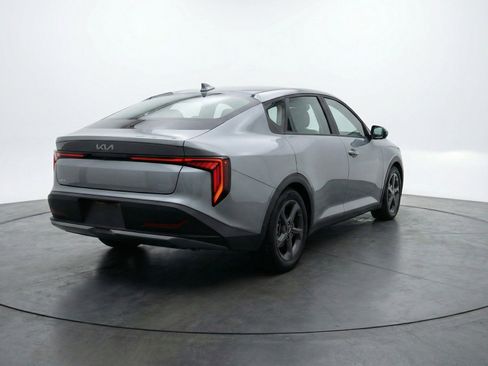 Used 2025 Kia K4 LXS image 9