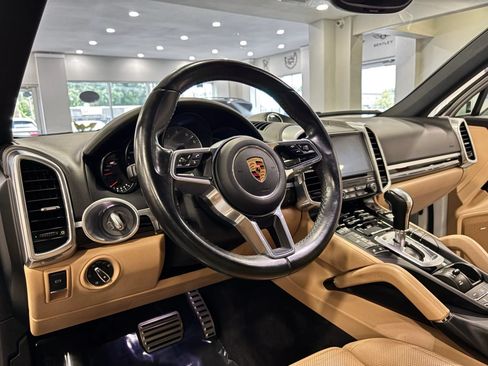 Used 2017 Porsche Cayenne S w/ Premium Package AWD/4WD image 9