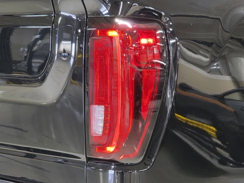 Used 2021 GMC Sierra 2500 AT4 w/ AT4 Premium Plus Package image 13