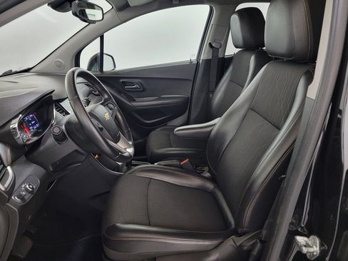 Used 2020 Chevrolet Trax LT w/ LT Convenience Package FWD image 14