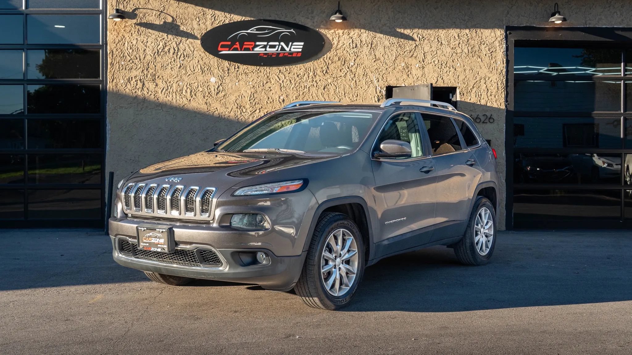 Used 2018 Jeep Cherokee Limited AWD/4WD image 1