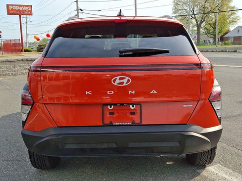 Used 2024 Hyundai Kona SEL AWD/4WD image 5