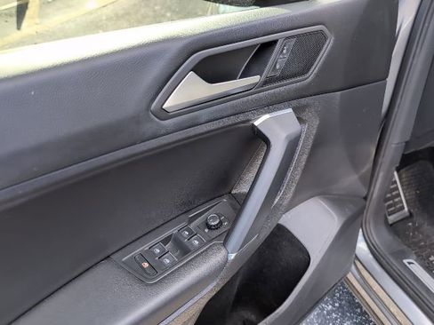 Used 2020 Volkswagen Tiguan SE R-Line image 25