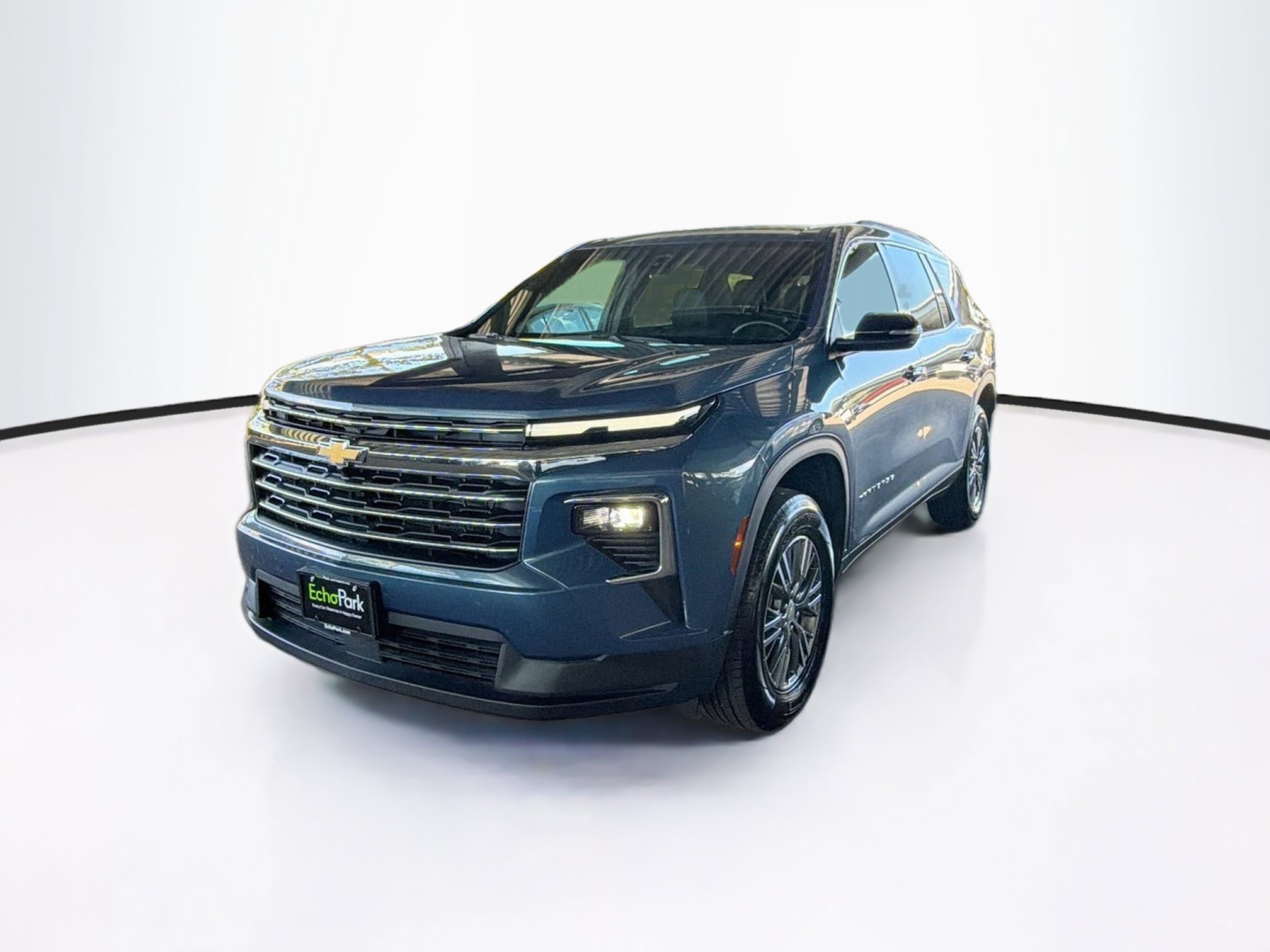 Used 2025 Chevrolet Traverse LT AWD/4WD image 3