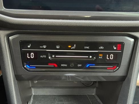 Used 2023 Volkswagen Tiguan SE w/ Panoramic Sunroof Package FWD image 17