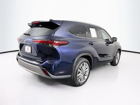 Used 2024 Toyota Highlander Platinum FWD image 10