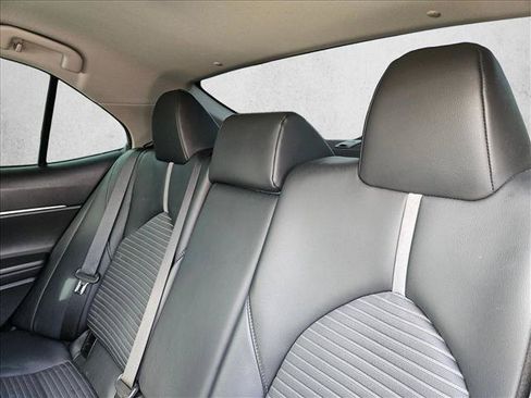 Used 2020 Toyota Camry SE FWD image 17