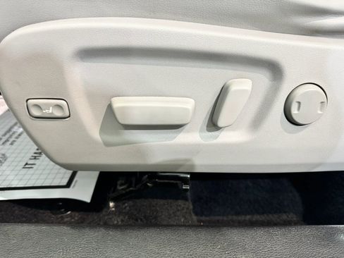 Used 2016 Toyota Highlander Limited image 11