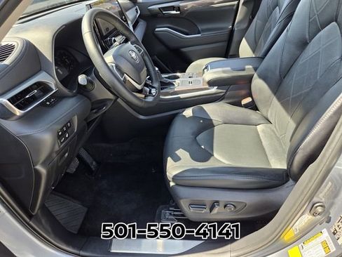 Used 2023 Toyota Highlander Platinum image 12
