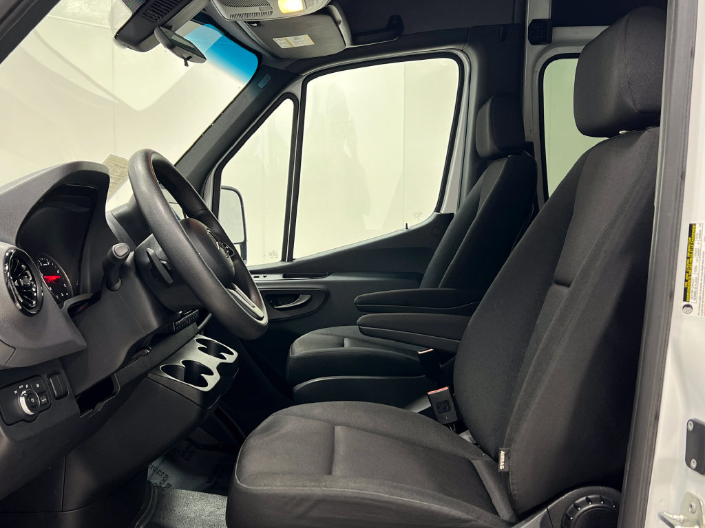 Used 2024 Mercedes-Benz Sprinter 2500 image 12