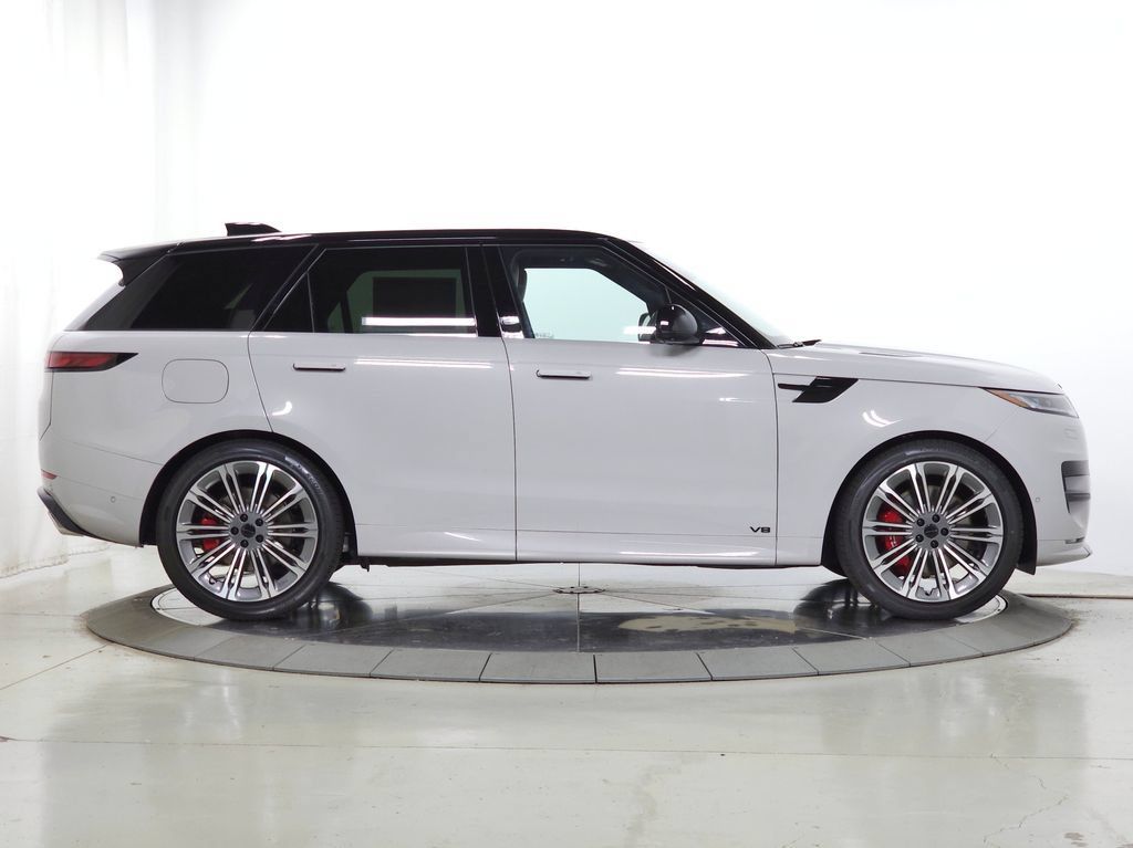 New 2026 Land Rover Range Rover Sport Dynamic SE AWD/4WD image 7