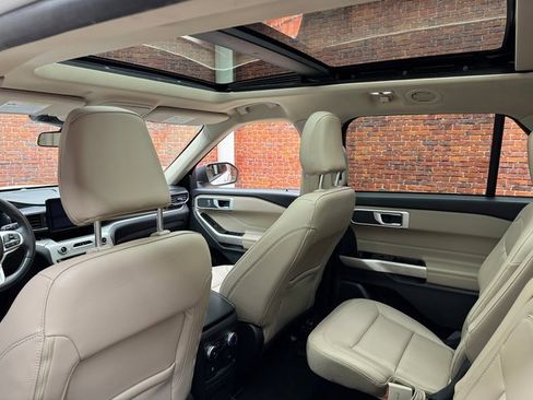 Used 2022 Ford Explorer XLT w/ Equipment Group 202A image 24