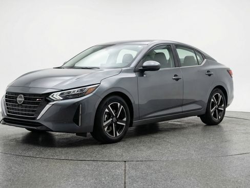 Used 2025 Nissan Sentra SV image 3