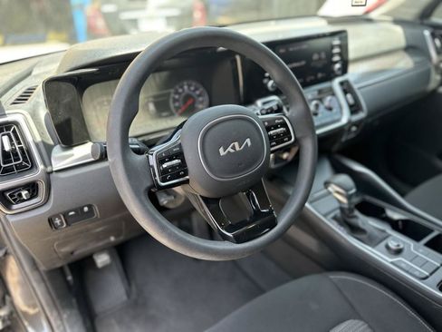 Used 2023 Kia Sorento LX FWD image 8