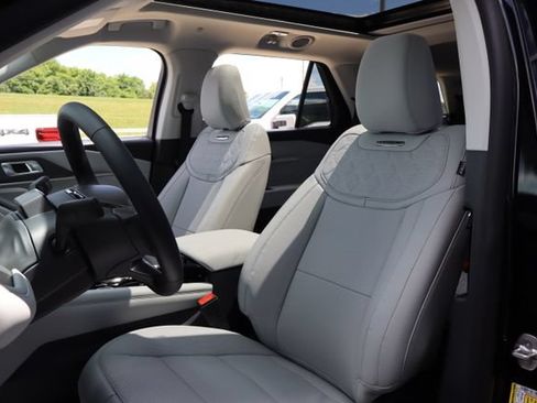 New 2026 Ford Explorer Platinum w/ LUX Leather Package AWD/4WD image 15
