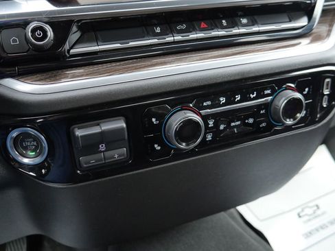 Used 2025 Chevrolet Silverado 2500 LT w/ Convenience Package image 19