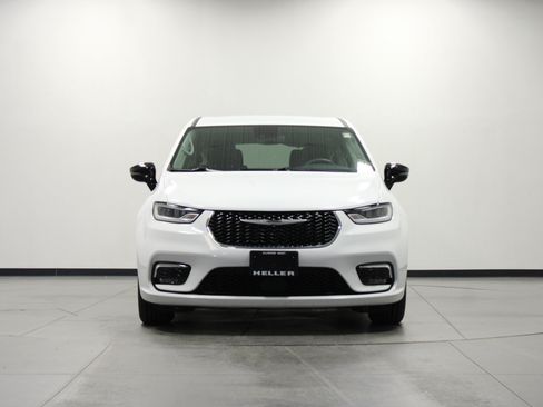 Used 2024 Chrysler Pacifica Touring-L FWD image 9