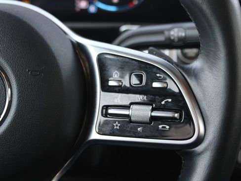 Used 2023 Mercedes-Benz GLB 250 4MATIC image 19