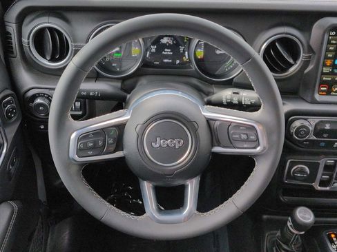 Used 2023 Jeep Wrangler Sahara image 38