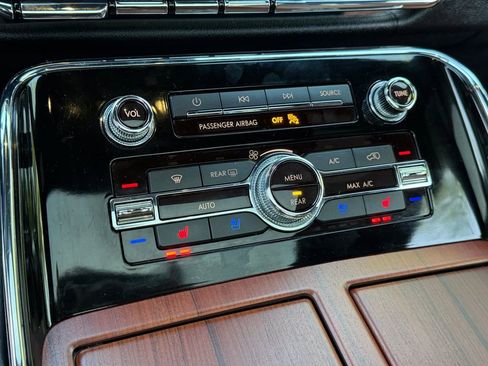 Used 2020 Lincoln Navigator Reserve w/ Luxury Package AWD/4WD image 32