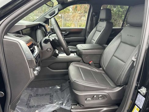 Used 2025 GMC Yukon Denali image 15
