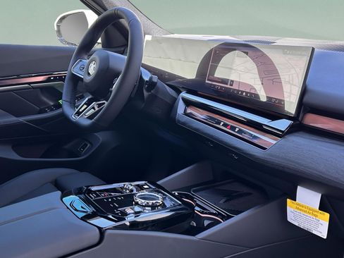 New 2026 BMW 540i xDrive w/ Executive Package image 28