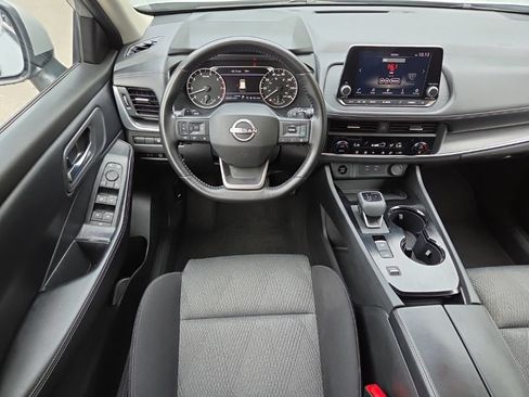 Certified 2025 Nissan Rogue SV FWD image 31