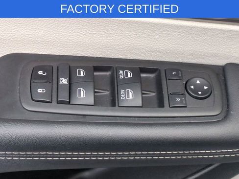 Certified 2024 Chrysler Pacifica Touring-L image 25