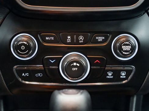 Used 2020 Jeep Cherokee Latitude image 12