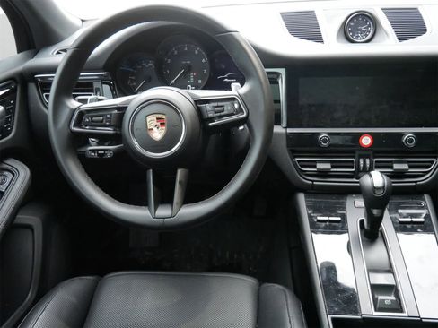 Used 2024 Porsche Macan image 14