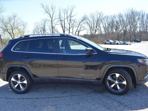 Used 2019 Jeep Cherokee Limited image 9