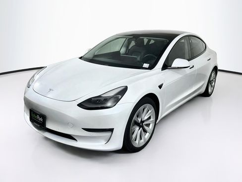 Used 2021 Tesla Model 3 Standard Range Plus RWD image 3
