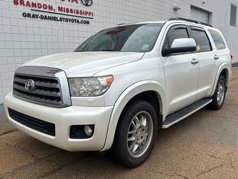 Used 2014 Toyota Sequoia Platinum RWD image 1