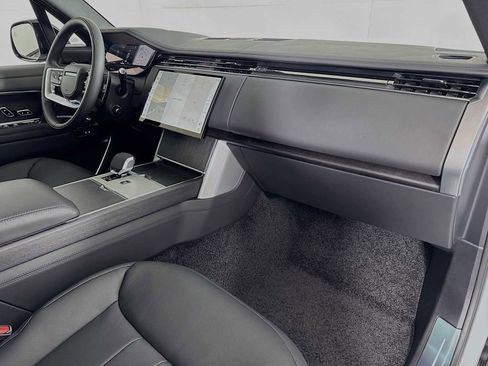 New 2025 Land Rover Range Rover SE image 26
