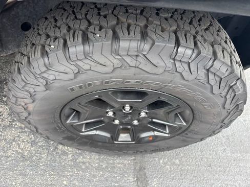 Used 2015 Jeep Wrangler Unlimited Rubicon w/ Connectivity Group AWD/4WD image 28